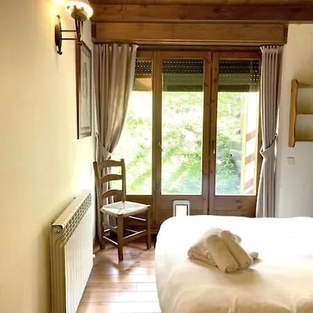 Holiday home Casa Con Chimenea Y Balcon En Bagergue